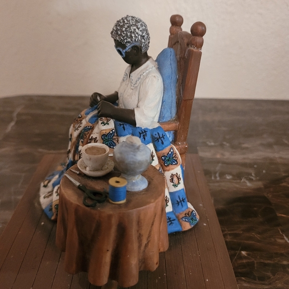 Sass n class Grandma's hands Figurine - Picture 4 of 8